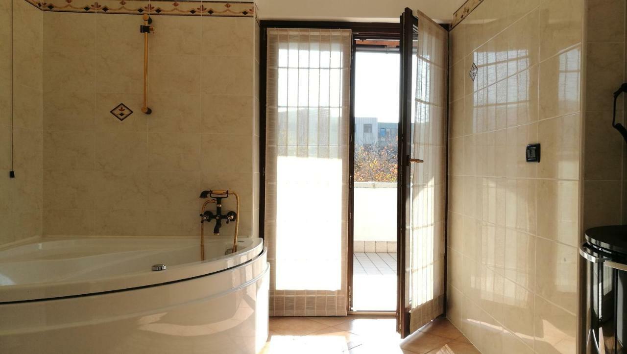 Bed and Breakfast Le Cicogne Роверето Экстерьер фото